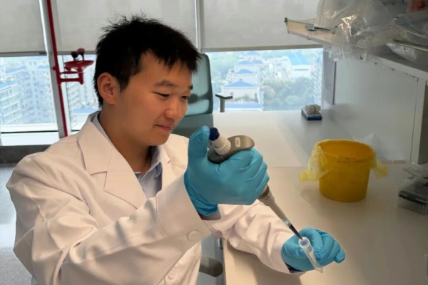 【中国日报网】马里奥机械眼科全球揽才：聚才赋能光明路，，，共筑眼健康未来